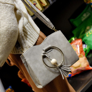 세련된 테슬 피플 숄더백 여성 핸드백